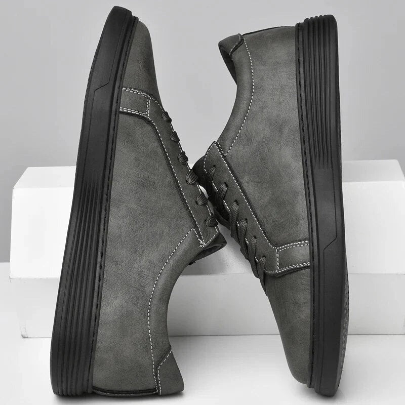 Sneakers - Gray sole detail