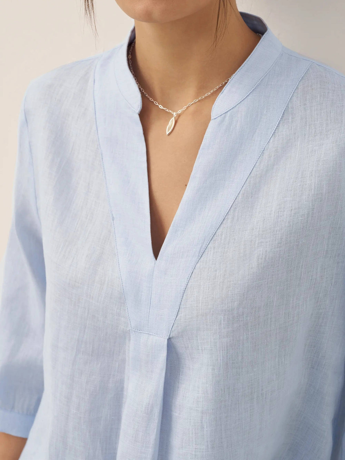 Olivia linen shirt - collar detail (Light Blue)