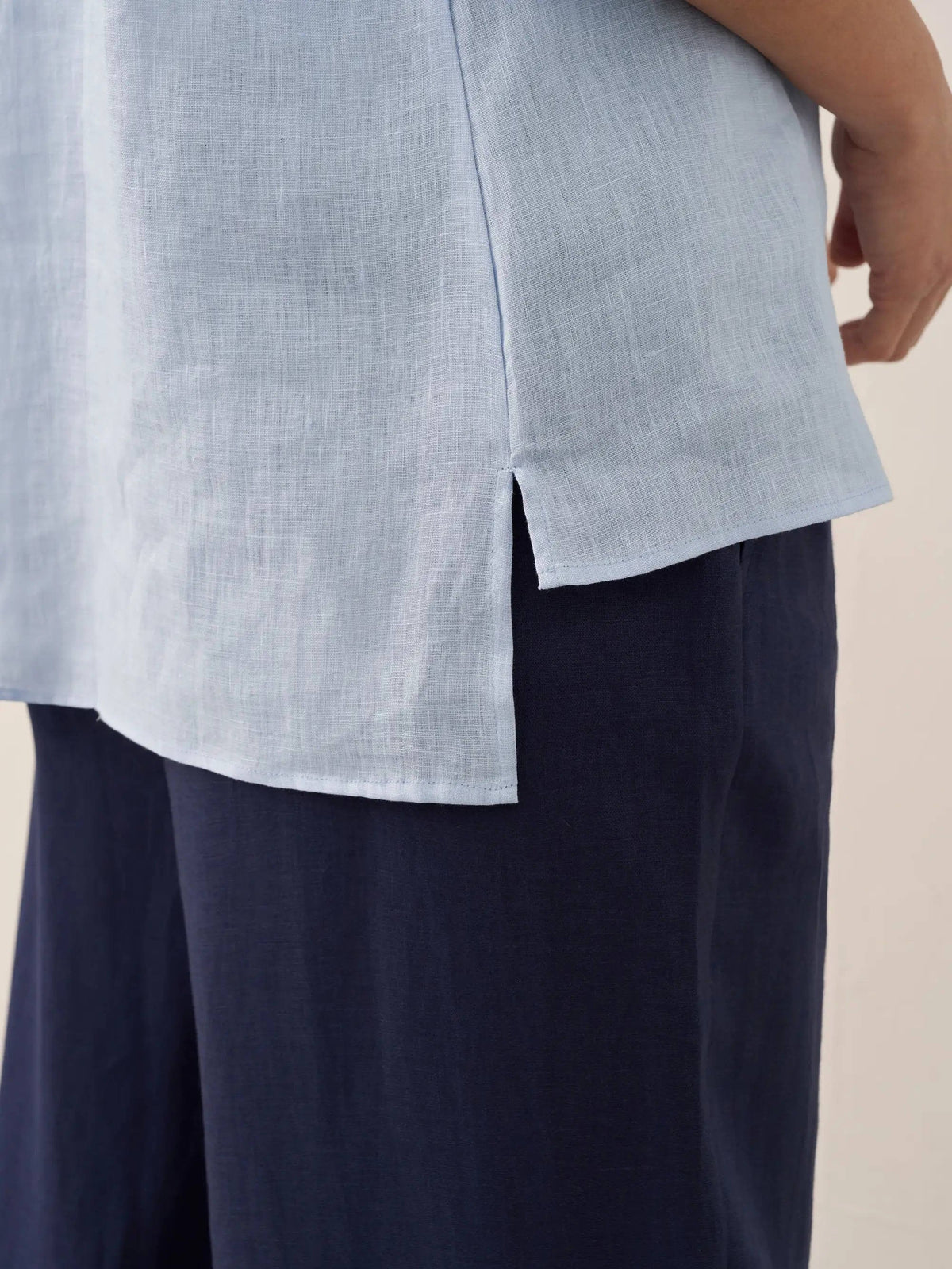 Olivia linen shirt - side slit detail