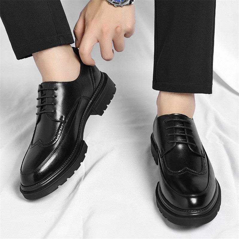 Victor brogue derby dress shoes - Black, on foot